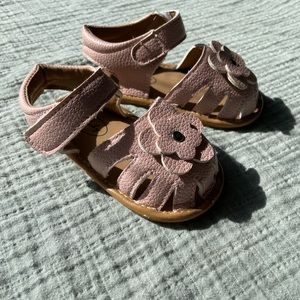 Pink flower sandals. Baby. 5.5 inches. New. Never worn.